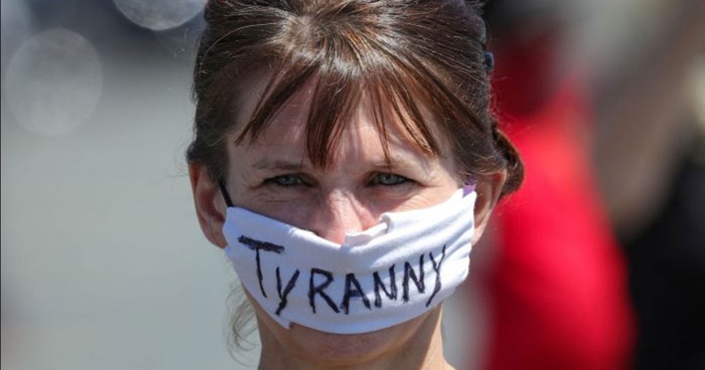 Vedci a lekári: Prekrytie horných dýchacích ciest škodí!