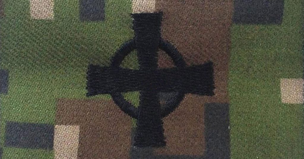 Kňazi Katolíckej cirkvi a súčasne aj profesionálni vojaci svojou účasťou vo vojenskej operácii Spoločná zodpovednosť porušlili ustanovenia medzinárodnej zmluvy.